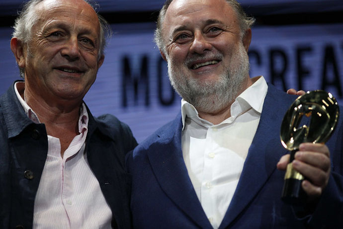 Entrega de premio a "Uplifted Alex" de Mercado McCann para Coca Cola como Mejor Campaña Creativa en el Ámbito del Fútbol