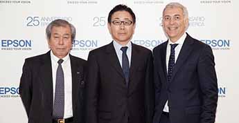 De izquierda a derecha, Hiromi Taba, presidente Europeo de Epson; Kazuhiko Koshikawa, embajador de Japón; y Ernest Quingles, presidente de Epson Ibérica.