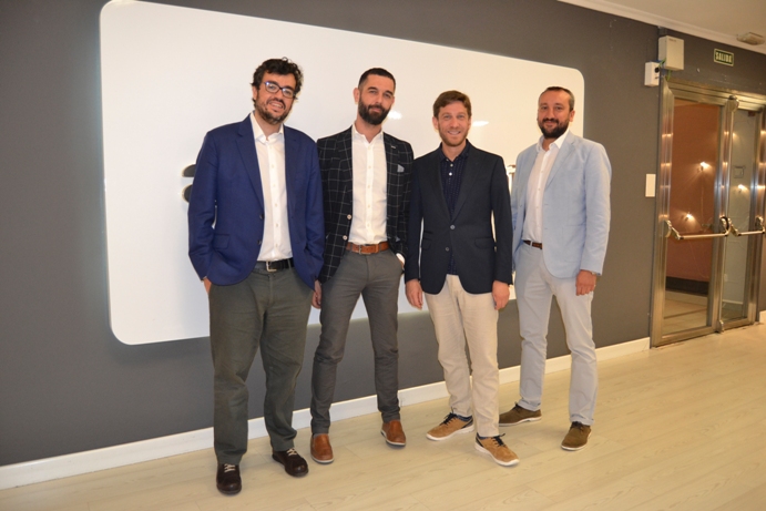 De izquierda a derecha, Pablo Pérez, director general financiero; Jesús Mera, director general de estrategia global; Joshua Novick, consejero delegado, y Fernando Gárate, director general corporativo. 
