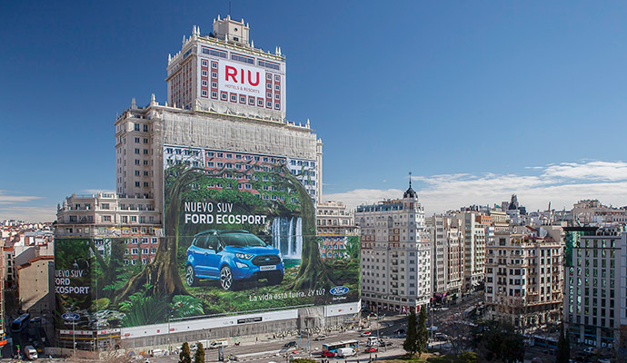 Publicidad-exterior-creativa-Valla-Ford-Eco-Sport-Edificio-España-Record-Guiness