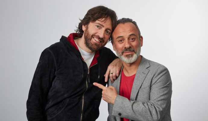 Daniel Sánchez Arévalo, a la izquierda, y Javier Gutiérrez, director y protagonista de la nueva webserie de Amstel.