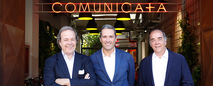 André Andrade, CEO de Dentsu Aegis Networl & SAS, rodeado por Javier y Jaime Antoñanzas. 