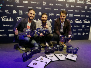 Pernod Ricard y Leo Burnett fueron doble GP con 'Tenemos que vernos más", de Ruavieja. De izquierda a derecha, Juan García Escudero, director general creativo de Leo Burnett; Kerman Romeo, senior brand manager en Pernod Ricard, y Telmo Pagalday, content manager marketing digital en Pernod Ricard.