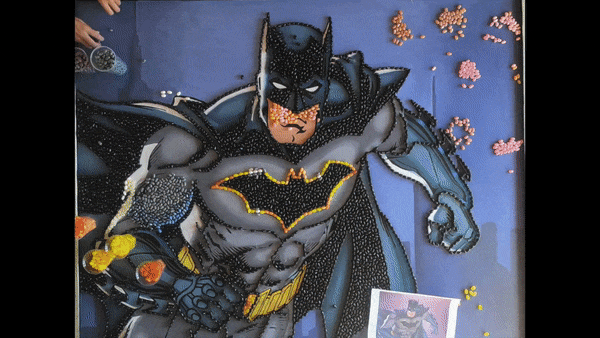 El ilustrador Siro Garcia crea una recreación de Batman con caramelos Jelly Bean