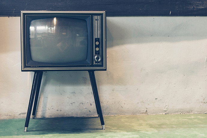 Tanto el consumo diario por persona como espectador han disminuido sus cifras, sumando TV lineal y en diferido. 
