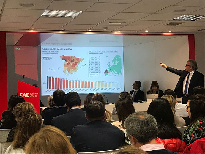 Juan Carlos Alcaide,consejero en la Asociación de Marketing de España, durante su la presentación de Silver Economy