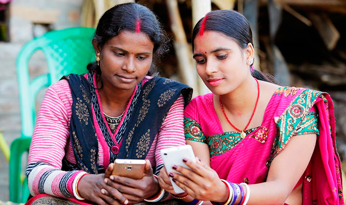 En India, sólo una de cada 10 usuarios de Internet es mujer. El programa ''Women Will' de Google ha ayudado a 30 millones de féminas en esta región.