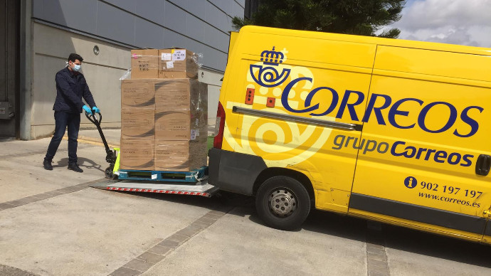 El operador español de servicio postal y paquetería realizará la distribución de un total de 929.183 mascarillas entre 163.655 transportistas de toda España