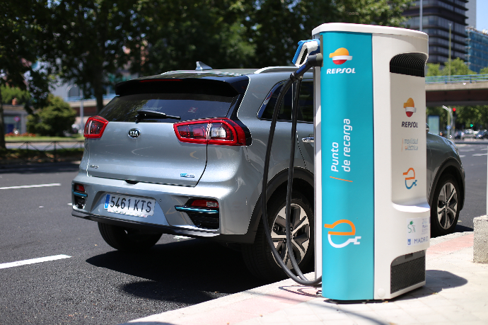 Repsol y KIA cierra una nueva alianza para impulsar el coche eléctrico en España
