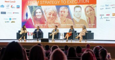 El encuentro continuó con una mesa redonda centrada en el papel de la cultura corporativa y los recursos humanos en el desarrollo de planes estratégicos