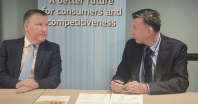 Michael McGrath, comisario de la CE y Yann Fontaine, CEO de Miravia