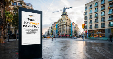La campaña se basa en dar las gracias a los empleados que forman parte de Amazon en España, jugando con el humor y asociando sus nombres a personajes reconocibles