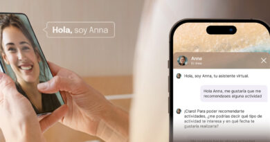 Un ejemplo es “Anna”, desarrollada por WAM para AR Hotels, que responde consultas, ofrece recomendaciones y gestiona reservas y actividades