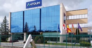 En Indonesia, Antolin ha comenzado operaciones a través de una joint venture con el socio local AAA (formado por APM y Armada Autoparts)