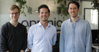 De izq a dcha, Kai GranaB (CTO), Max Honig (CEO) y Jonathan Kurfess (presidente de Appinio)