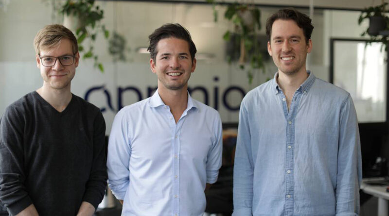 De izq a dcha, Kai GranaB (CTO), Max Honig (CEO) y Jonathan Kurfess (presidente de Appinio)