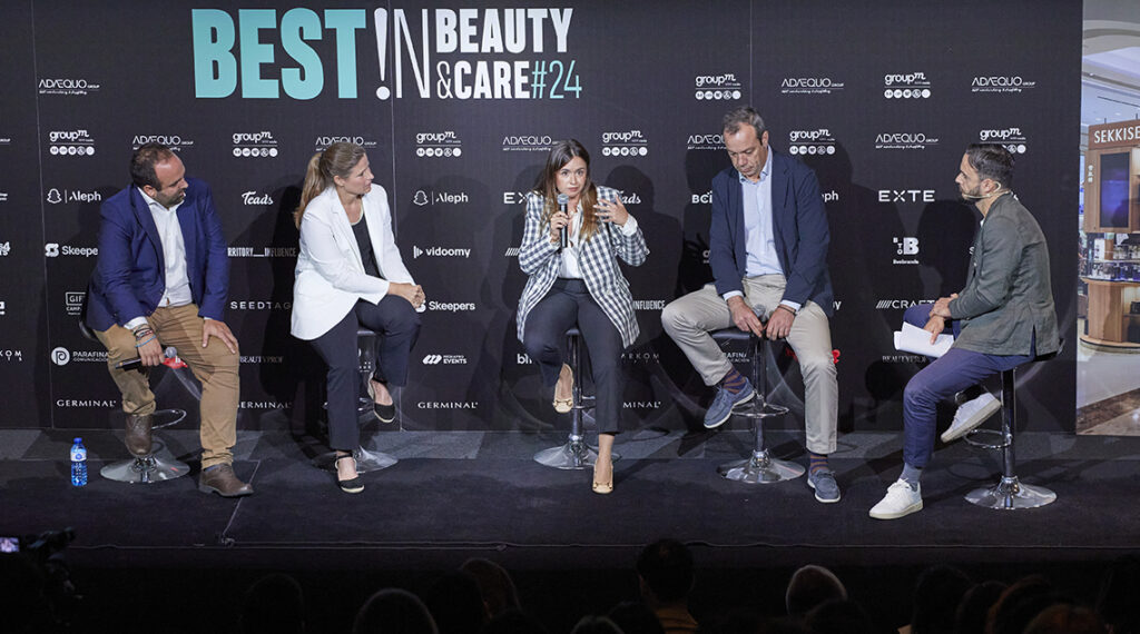 De izq a dcha, Ander Torinos (Unilever), Nausica de Barrio (Dermofarm), Maria Plaza (Miin Cosmetics), Lluis Tricas (P&G) y Borja Valdivielso (EXTE)