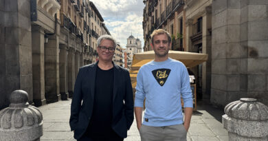 De izq a dcha, Pablo Vázquez, nuevo fichaje de BOB Agency junto a Guillermo Lázaro, director general de la agencia