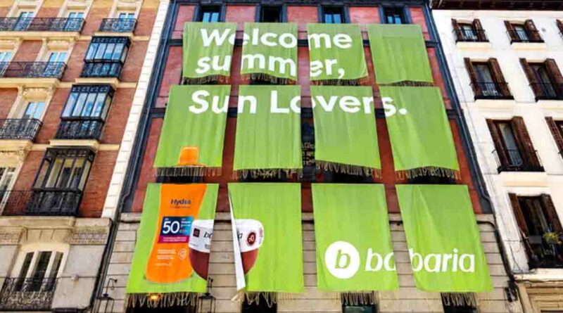 Babaria tiende el verano en Madrid con 12 toallas XXL Babaria tiende el verano en Madrid con 12 toallas XXL