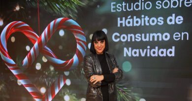 Beatriz Santos, directora comercial de Eroski durante la presentación del estudio sobre el consumo en época de Navidad