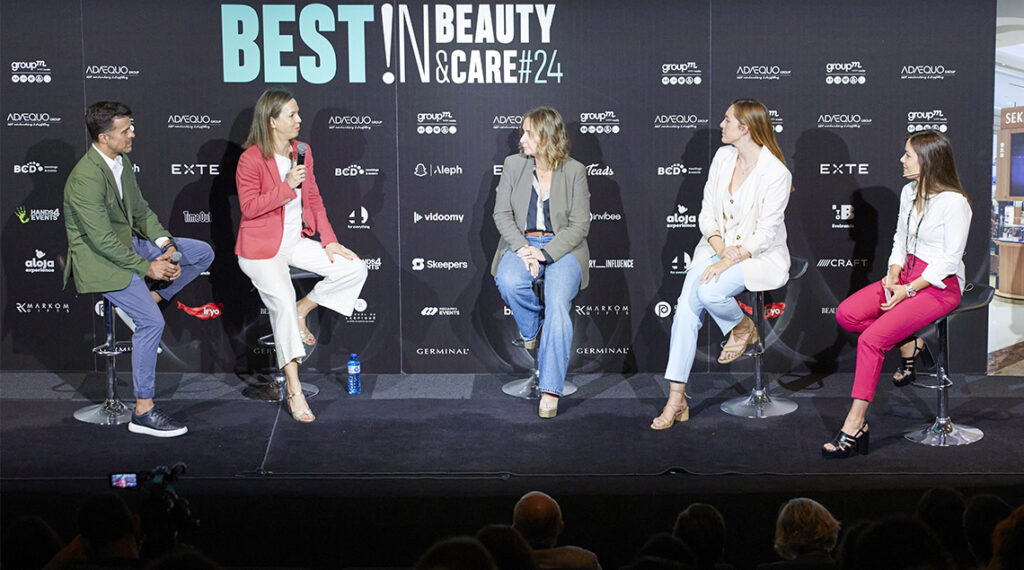 De izq a dcha, Mario Cadafalch (Puig), Begoña Alonso (Colgate Palmolive), Cartu Calderón (Olistic), Carolina Uriarte (Uriage) y Marta Antonelli (Teads) en la tercera mesa redonda de los Marketing Summit Best!N Beauty&Care 2024