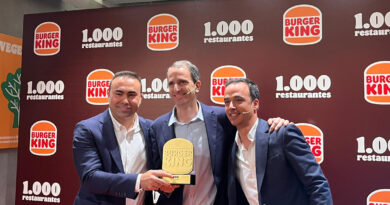 De izq a dcha, Jorge Carvalho, director general de Burger King en España, Borja Hernández de Alba, consejero delegado de Restaurant Brands Europe y Manuel Matos, VP de Burger King EMEA