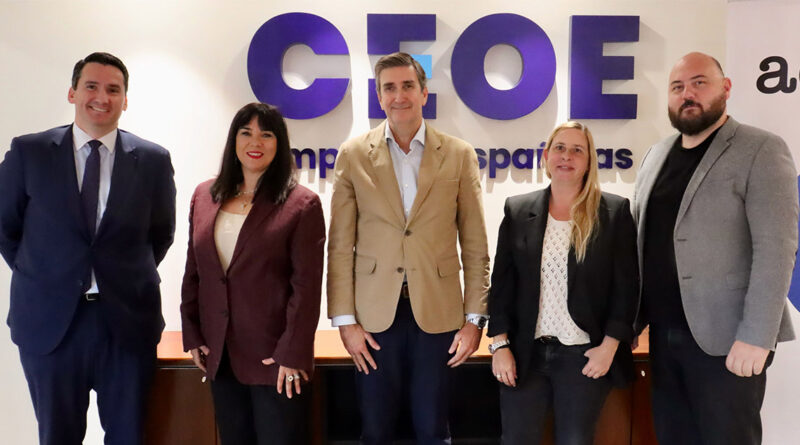 Miembros de la CEOE junto a representantes de ADC como Ludi García, presidenta de la patronal sectorial de agencias de comunicación