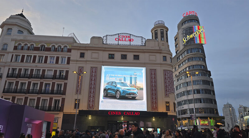 La acción incluyó una espectacular animación tridimensional emitida durante varias horas en exclusiva en las pantallas exteriores