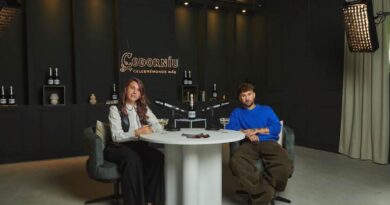 Carolina Iglesias presenta el videopodcasts de Codorníu , '¿Qué celebramos hoy?' y trae a invitados como el cantante Dani Fernández