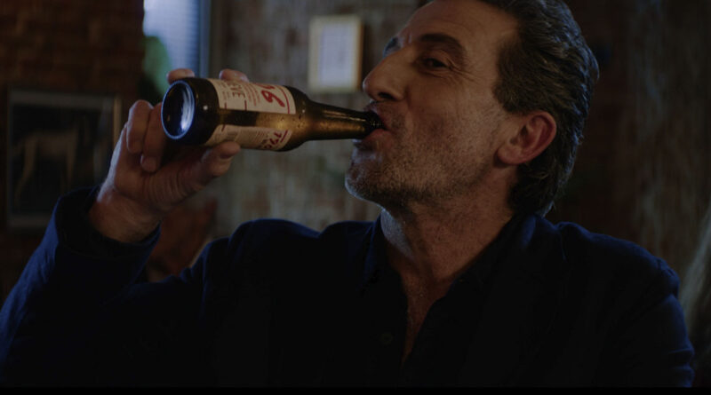 Luis Zahera protagoniza la nueva campaña de Cervezas 1906: «La primera no se olvida»