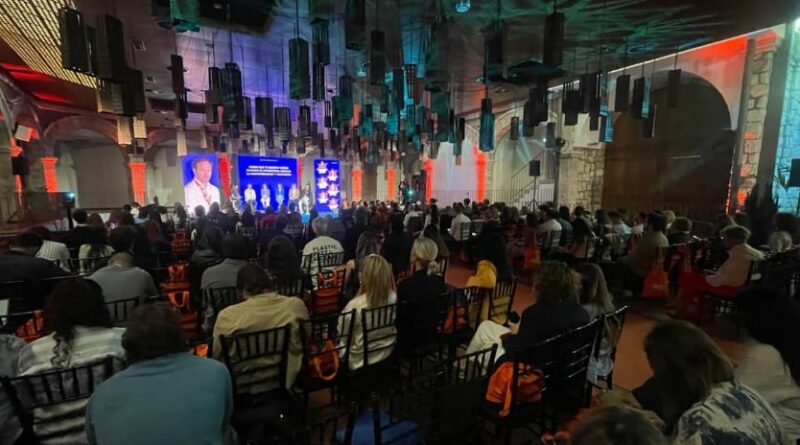 Entre las iniciativas con impacto social destacó la presentación de Rosa Torres (Famosa), quien mostró el proyecto solidario Nancy Fallera