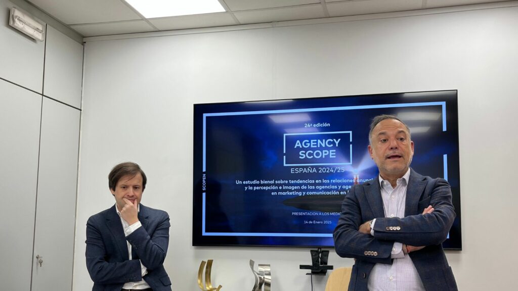 De izq a dcha, Óscar López, research director de Scopen y César Vacchiano, presidente & CEO de Scopen durante la presentación de la 24 edición del Agency Scope