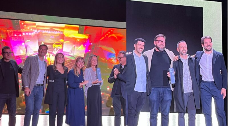 De izq a dcha, representantes de Seat, una de las marcas ganadoras con un Gran Premio y representantes de Volksvagen, ganadores de dos Grandes Premios en los Best!N Auto 2025