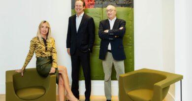 Silvia Alsina, presidenta y CEO de Roman, Andy Hazell y Roberto Santos, accionistas y directores generales de Dédalo Comunicación