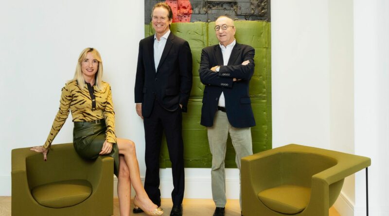 Silvia Alsina, presidenta y CEO de Roman, Andy Hazell y Roberto Santos, accionistas y directores generales de Dédalo Comunicación