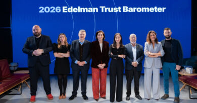 De izquierda a derecha: Pelayo Alonso, co-General Manager de Edelman Spain; Eva Pavo, directora Corporativa de Comunicación y Marca en OHLA; Jordi Sevilla, ex-ministro de Administraciones Públicas; Mª Luisa Martínez Gistau, presidenta de 'corporate excellence' y directora de comunicación y relaciones institucionales de CaixaBank; Lucia Carballeda, Co-general manager de Edelman Spain; Ángeles Blanco, periodista y Saviano Abreu, director de comunicación y marca de UNICEF España