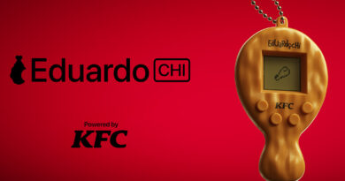 El icónico muslito Eduardo de KFC se transforma estas navidades en el gadget digital Eduardochi, inspirado en las mascotas digitales de los años noventa