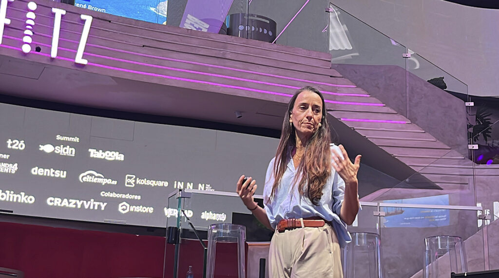 Elena González Vázquez de Parga, directora e Proyectos de comunicación y marketing de Promotur Turismo de Canarias durante su intervención en Best!N Travel Marketing Summit 2025