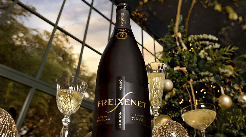 Freixenet se apropia del alumbrado de Barcelona con “Jo porto el cava” Freixenet se apropia del alumbrado de Barcelona con “Jo porto el cava”