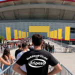 Fripozo convierte las colas de conciertos en una experiencia útil en ‘Jugoso’ Fripozo convierte las colas de conciertos en una experiencia útil en ‘Jugoso’