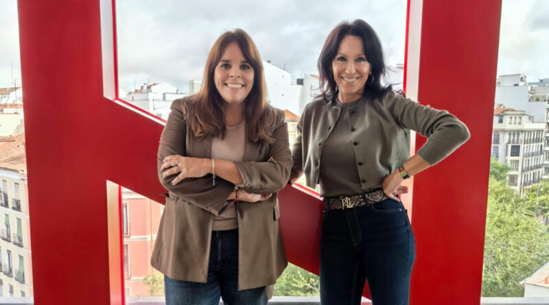 De izq a dcha, Cristina Gómez Rico junto a Ana Picó, directora general de Havas PR