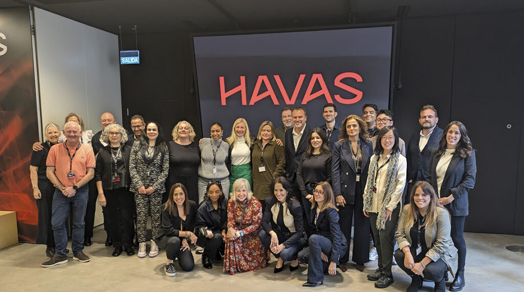 Los 25 CEO's tras la mesa redonda entre Havas Red y IPMARK