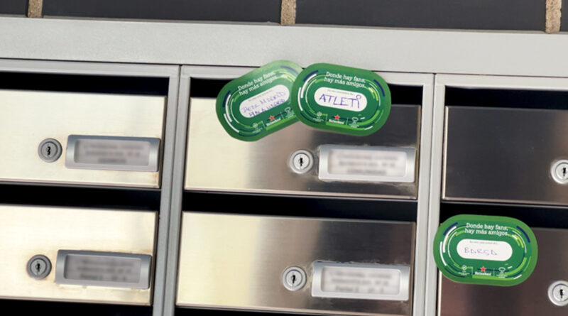 Heineken convierte buzones en puntos de encuentro entre vecinos futboleros Heineken convierte buzones en puntos de encuentro entre vecinos futboleros