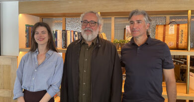 De izq a dcha, Paula Sartor, productora de Huinca España, Diego Turdera y Diego Capria