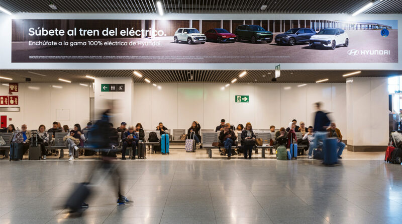 Hyundai estrena la renovada estación de Chamartín como soporte publicitario Hyundai estrena la renovada estación de Chamartín como soporte publicitario