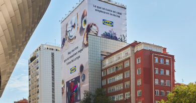 "Hay asuntos que se resuelven mejor en el campo", ese es el lema de la nueva lona de Ikea