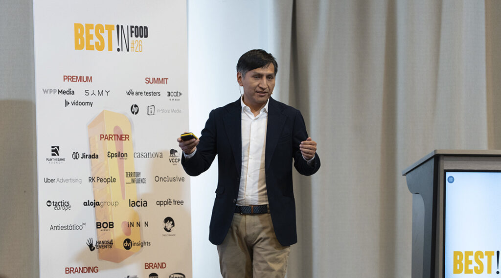 Walter Huarcaya, director de marketing en Grupo Apex, durante su ponencia