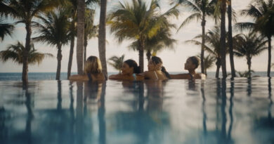 Rodada en distintos hoteles RIU en México, la campaña apuesta por un tono fresco y desenfadado