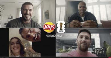 Lay’s lanza su propia versión del “sorteo final” en forma de videollamada, en la que cinco amigos intentan resolver el dilema previo a cada partido