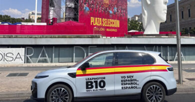 Leapmotor ha repartido cerca de 300 camisetas rojas con el logotipo amarillo de la marca